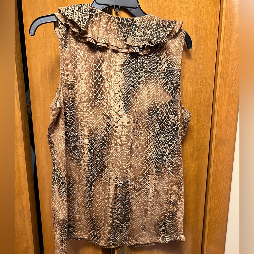 Lauren Ralph Lauren Ruffle V-Neck Sleeveless Top - Picture 4 of 6